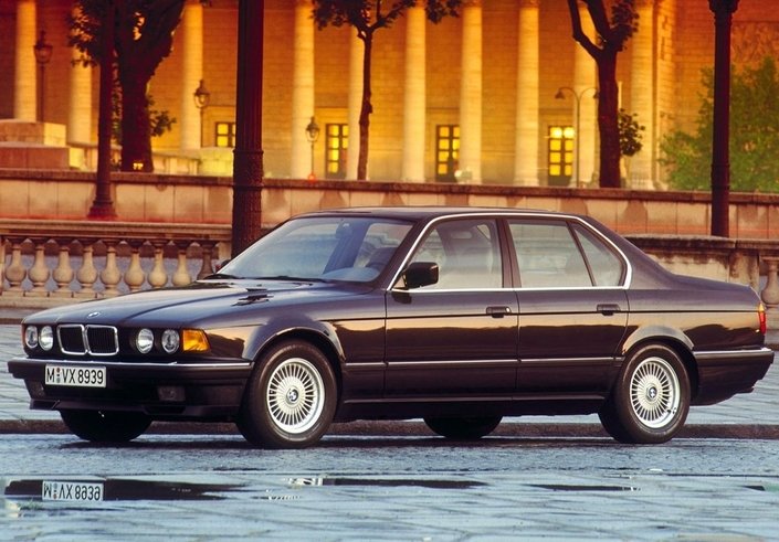 BMW série 7 E38 caractérisitques et spécifications